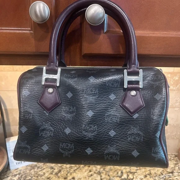 MCM Visetos Lion Princess Boston Bag Black in Leather - Picture 2 of 10